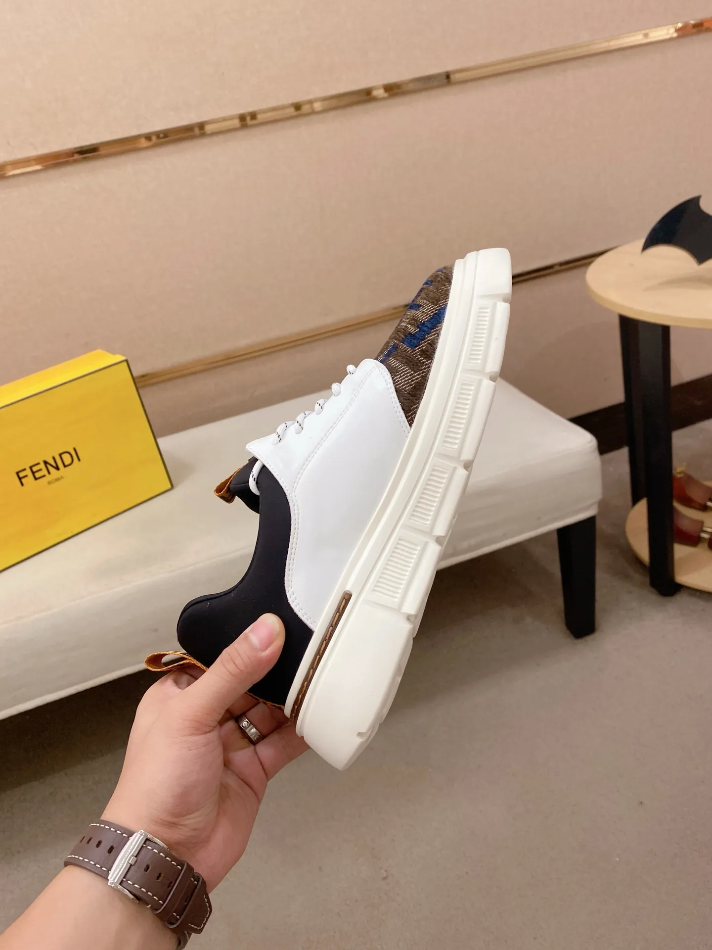 Men's shoes 💰 420💰 (fendi) New style 👊🏻 upper 🇮🇹 imported cowhide fabric 🇩🇪 lining imported sheepskin lining. The original outsole is molded to highlight the identity of every man, and the upper foot is elegant and stable🚶🏻🚶🏻The high-end custom counters reproduce the original version📯No matter the wind or rain, the shoe last remains unchanged and can withstand the verification of time🔍️,🔵 Size: 38-44